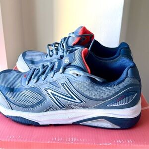 Unisex New Balance Men's  size 8.5  Women size 10 Gray and Blue Athletic Shoes